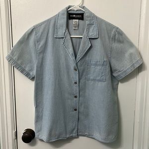 Vintage Sag Harbor light chambray short sleeve button down top